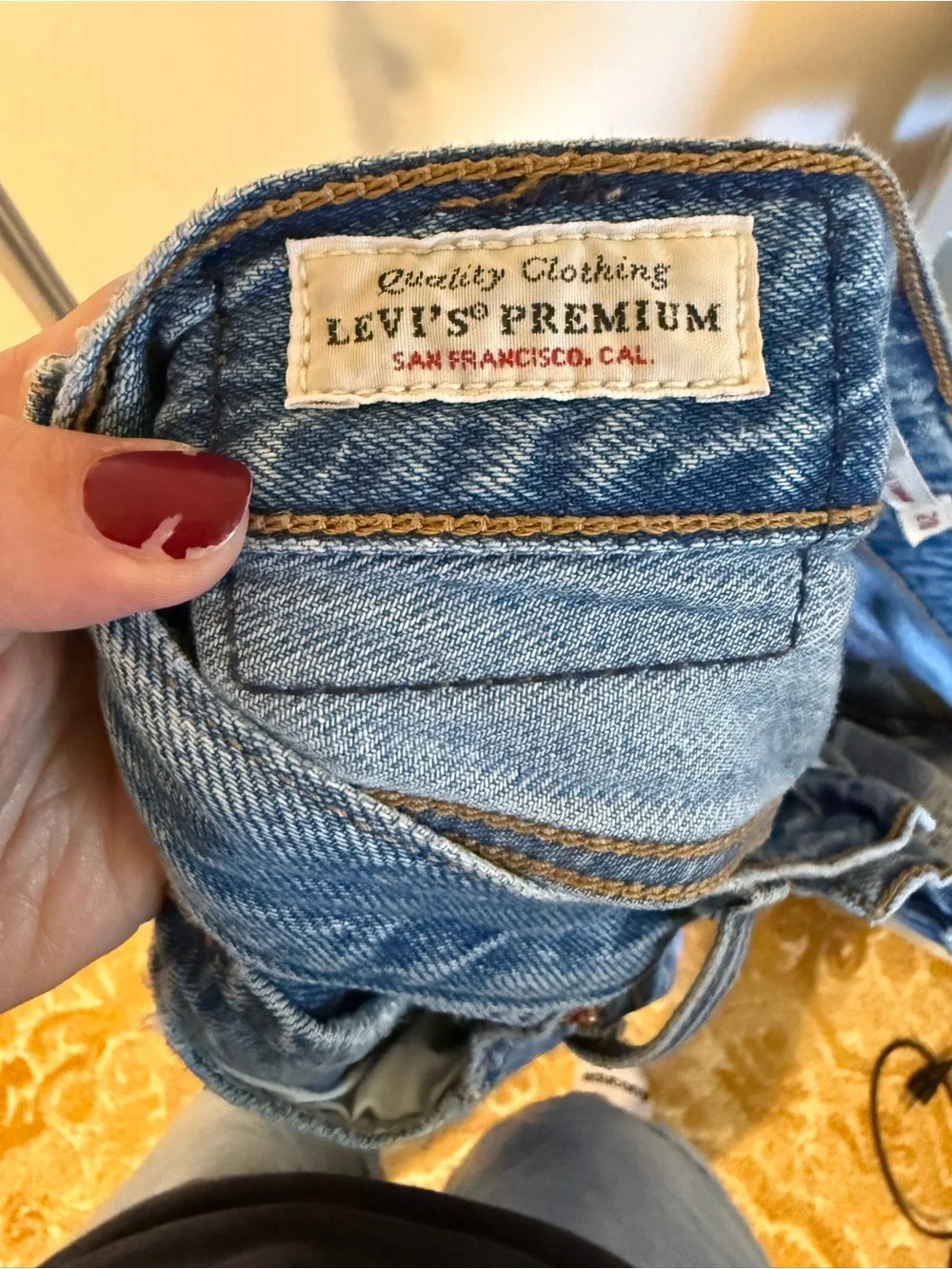Levi’s Premium Ribcage Straight Leg Jeans - Picture 4 of 7